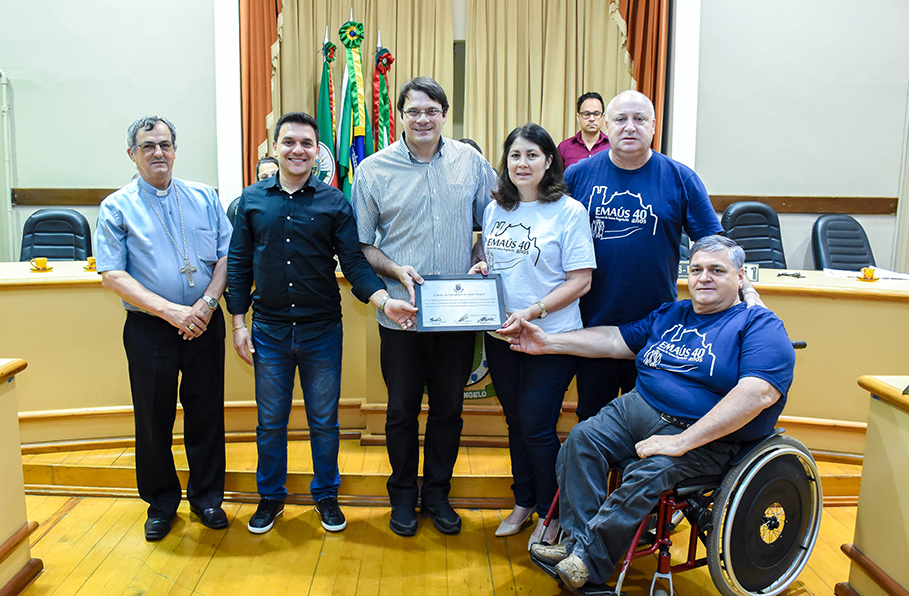 Legislativo homenageia 40 anos do Emaús em Santo Ângelo