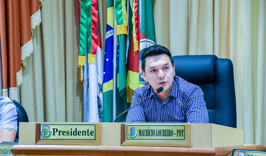 Reunião debate abertura do comércio aos domingos
