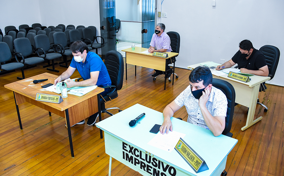 Sessão Ordinária desta última segunda-feira, 14