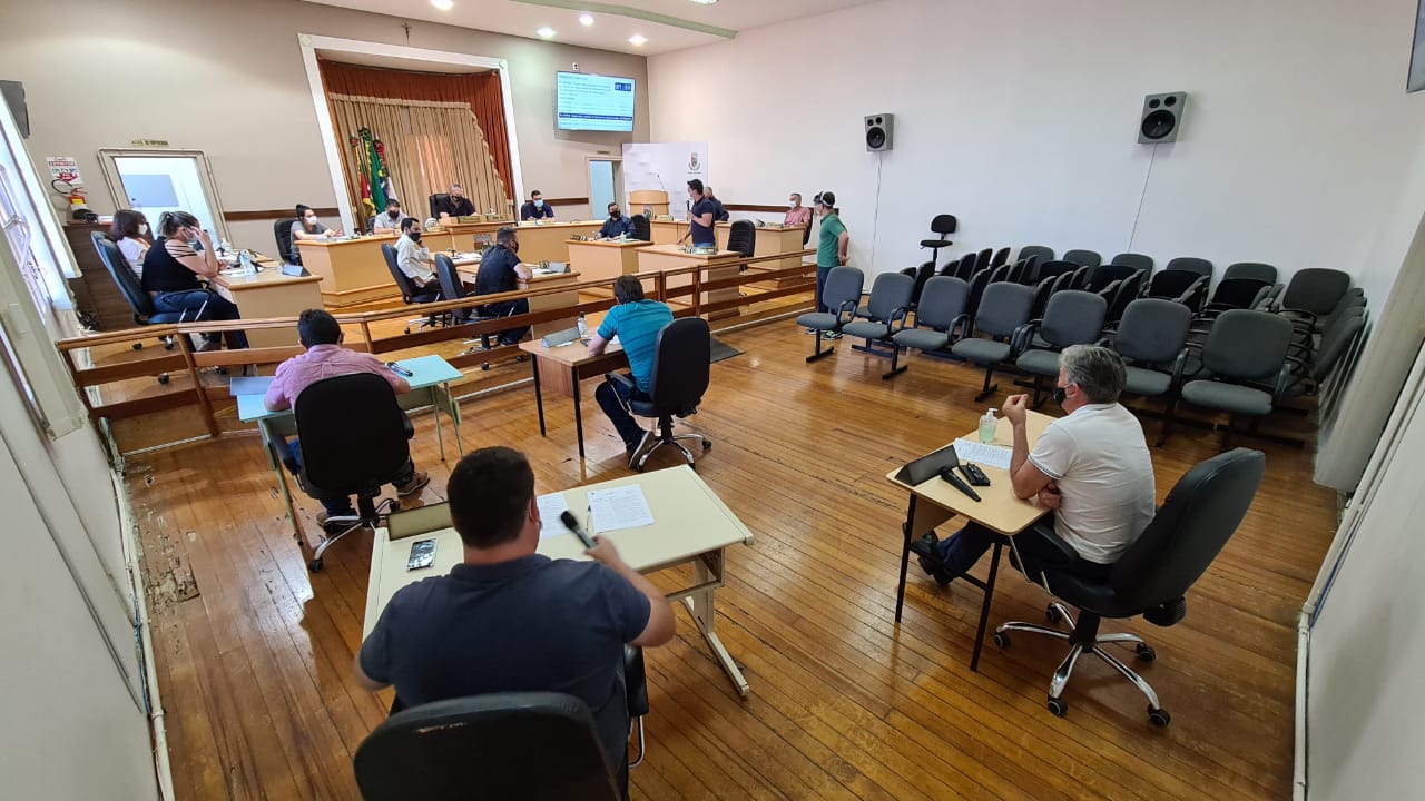 Sessão Ordinária desta última segunda-feira, 21