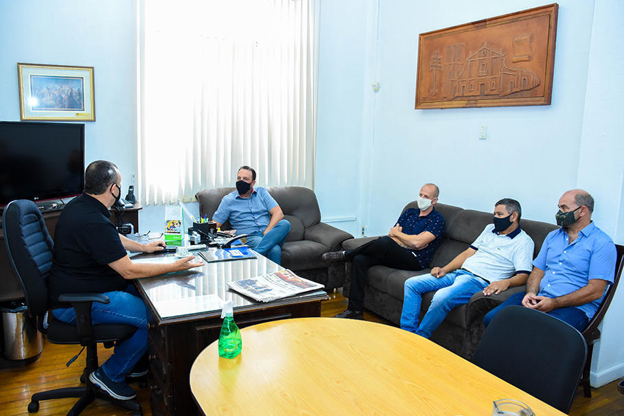  Secretário de Cultura e Esporte de Santo Ângelo se reúne com presidente do Legislativo