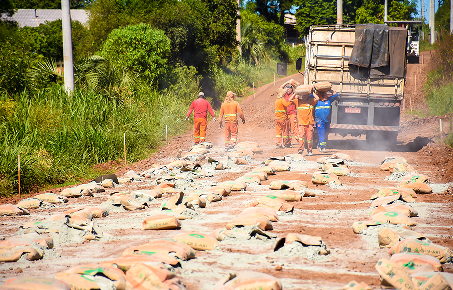 Vereadores fiscalizam obra de asfaltamento da Barra do São João