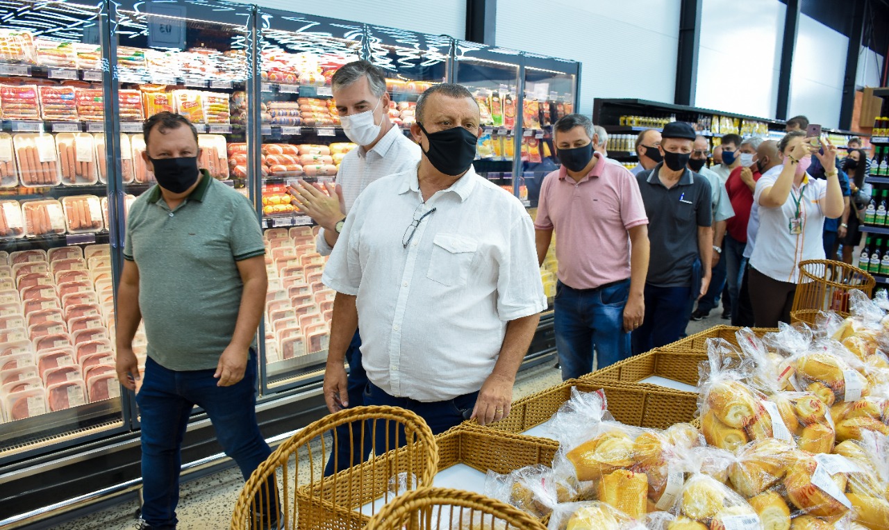 Poder Legislativo prestigia inauguração de novo empreendimento