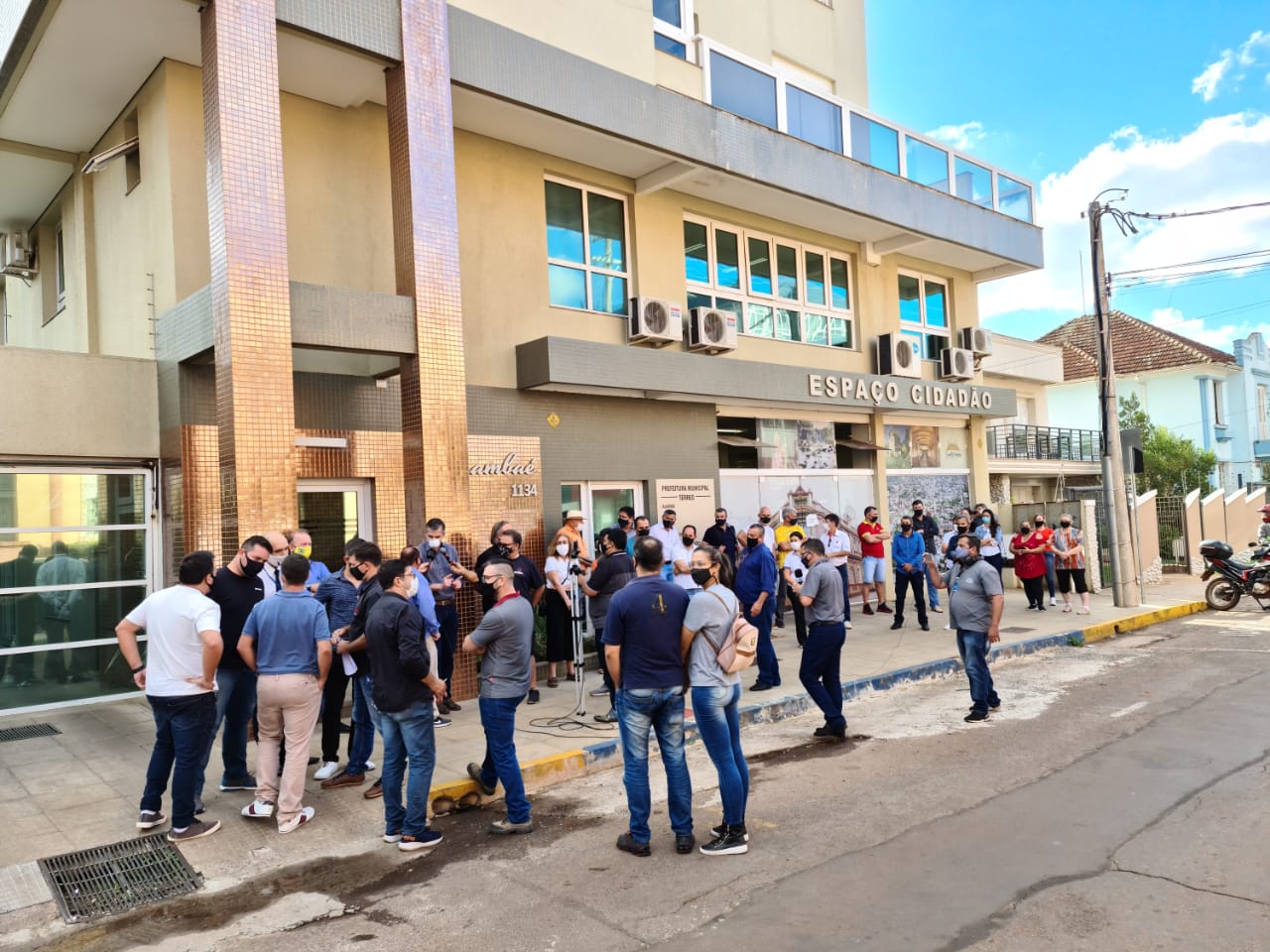 Comerciantes realizam manifestação pela abertura do setor de comércio, hotelaria e gastronomia de Santo Ângelo