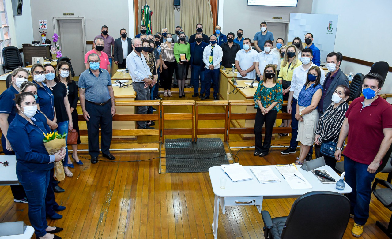 Ordem da Cruz Missioneira é entregue à Maristane Bechorner de Almeida