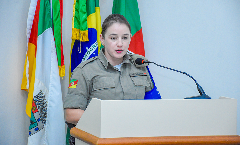 SOLDADO VALÉRIA SIQUEIRA É HOMENAGEADA NA CÂMARA DE VEREADORES