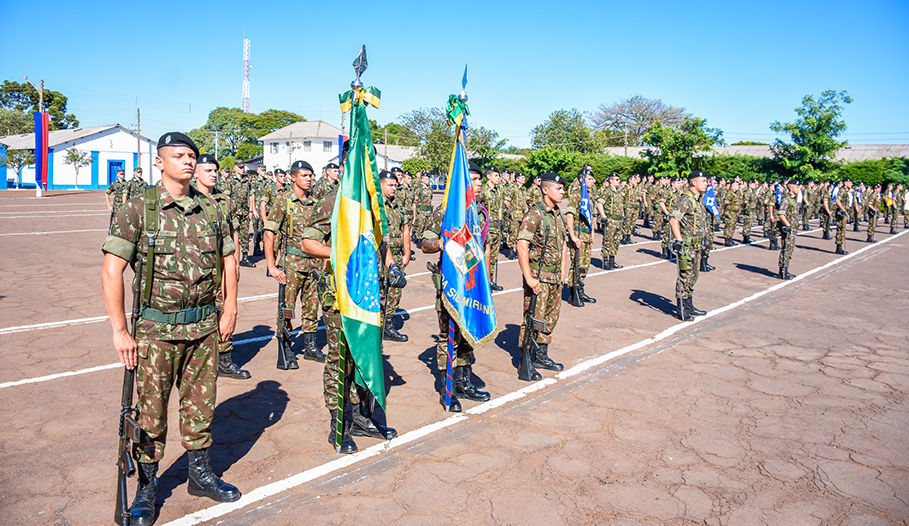 O PODER LEGISLATIVO PRESTIGIA A SOLENIDADE EM HOMENAGEM AO EXÉRCITO BRASILEIRO