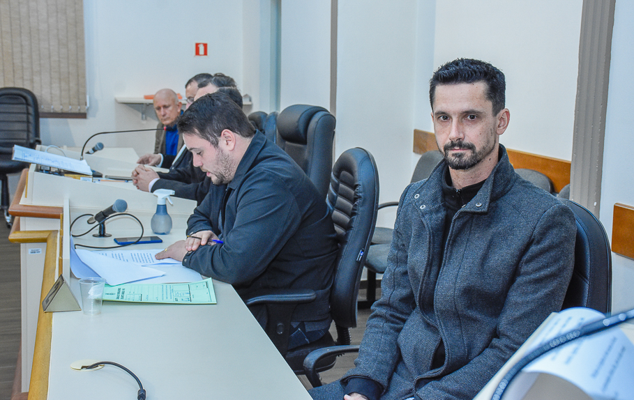 Artista Hiper-realista, Fabiano Millani, recebe a Ordem da Cruz Missioneira