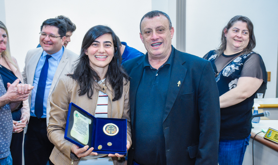Eleita melhor jogadora de futsal do mundo, Luciléia Minuzzo, recebe a Ordem da Cruz Missioneira 