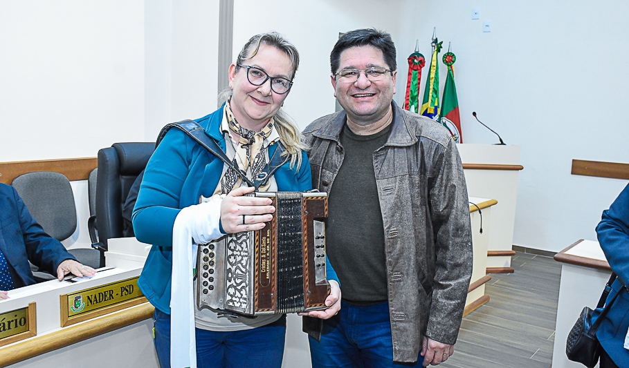  Associação dos Supervisores de Educação do RS recebe homenagem da Câmara de Vereadores