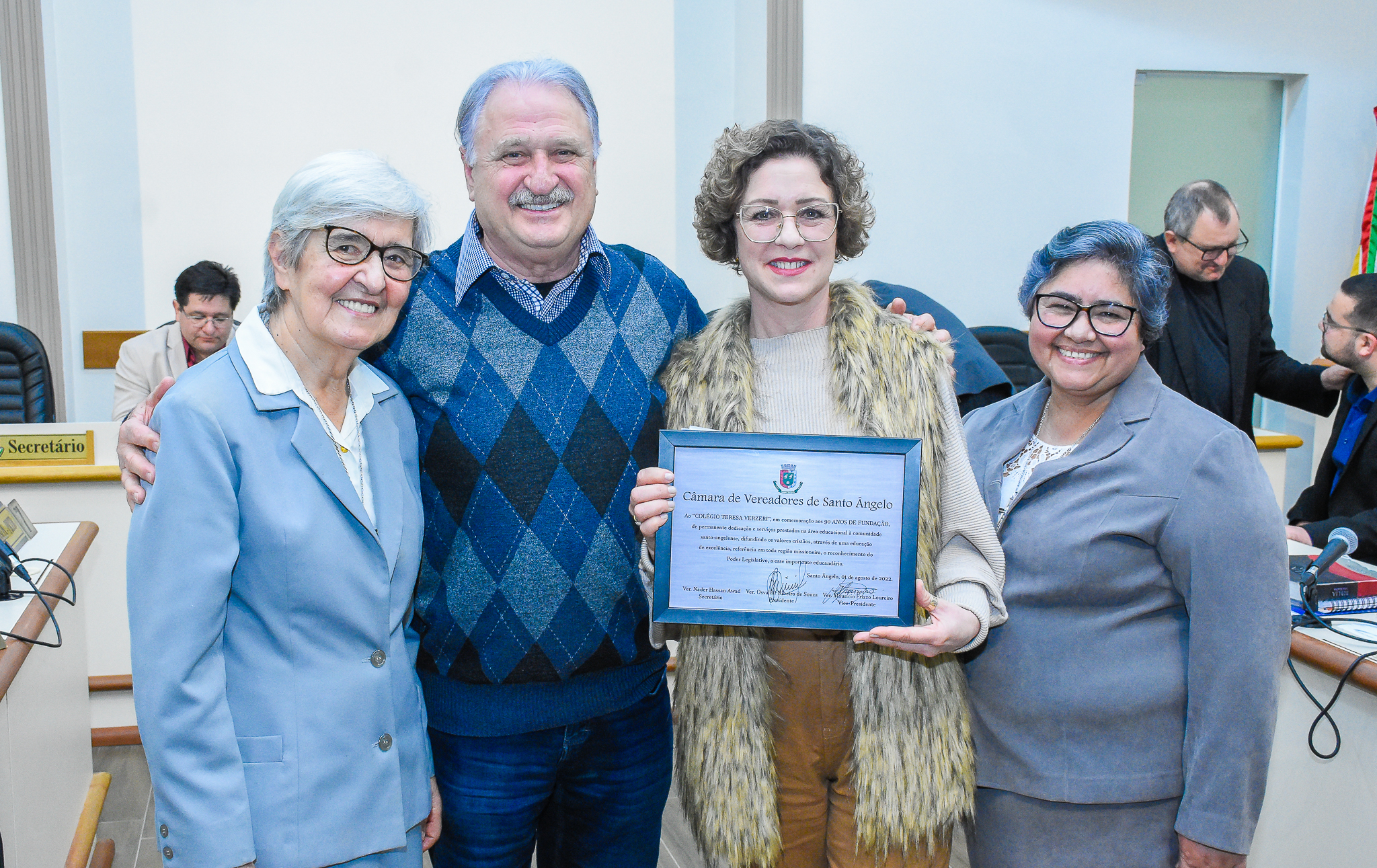 Legislativo homenageia Colégio Teresa Verzeri pela passagem de seus 90 anos