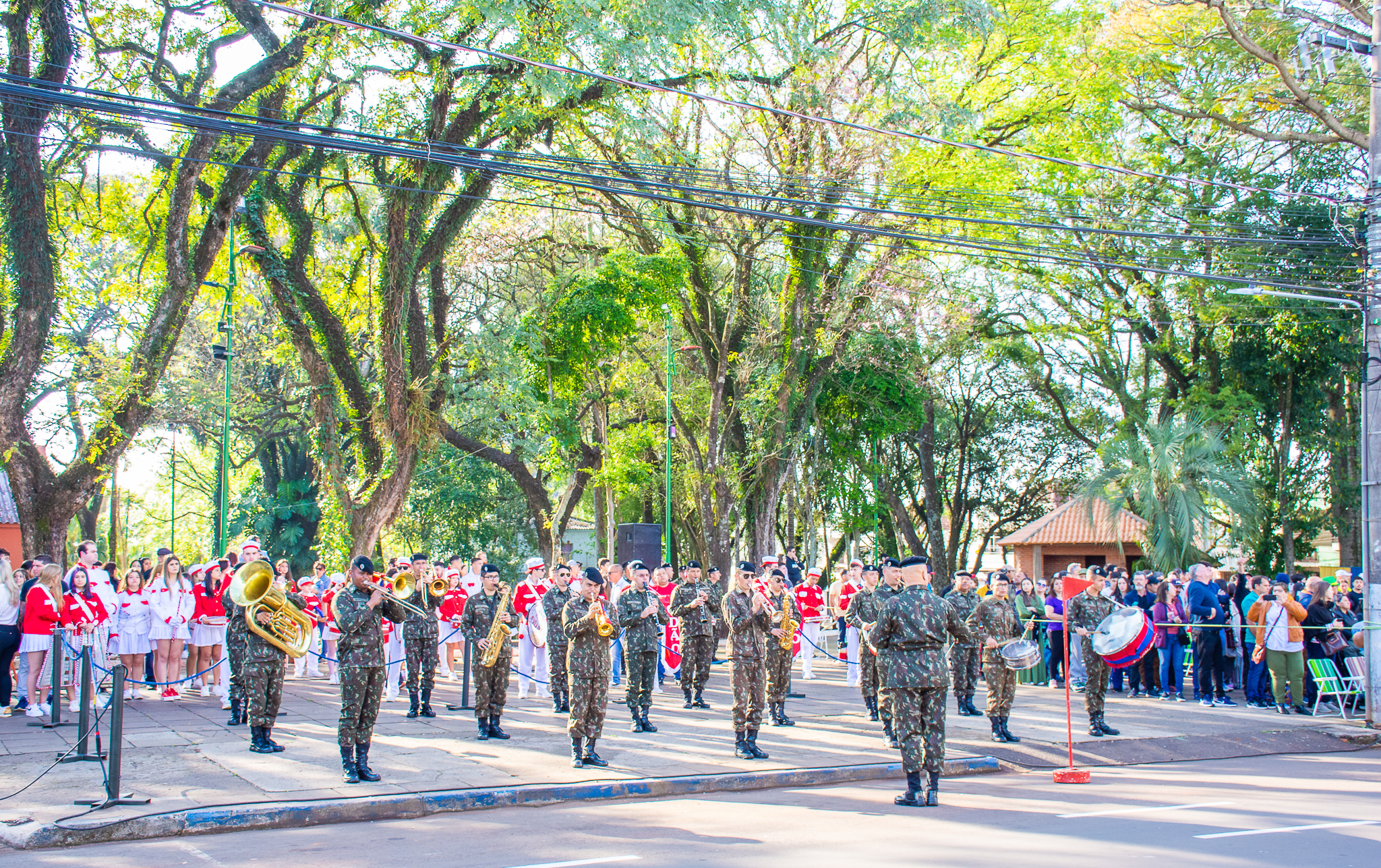 Legislativo prestigia desfile cívico celebrando os 200 anos da Independência do Brasil
