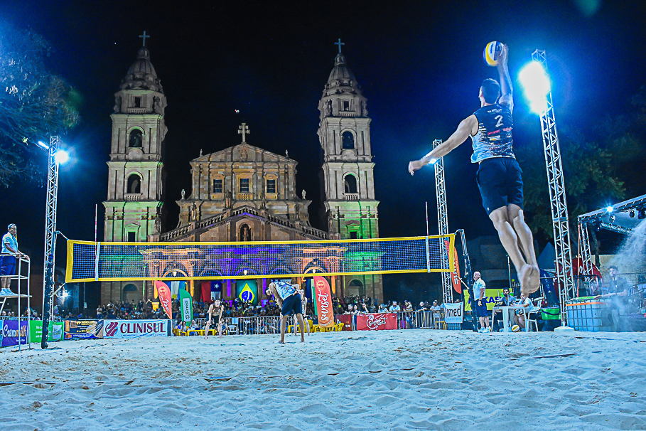 Poder Legislativo de Santo Ângelo prestigia a abertura da Copa Sul-Americana de Vôlei de Praia