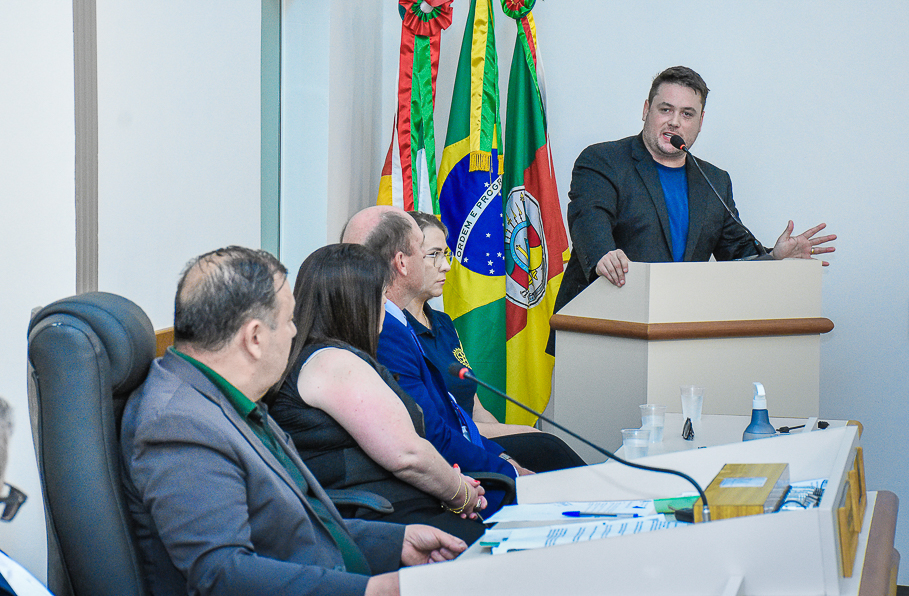 Legislativo homenageia Elso Everling com a Ordem da Cruz Missioneira