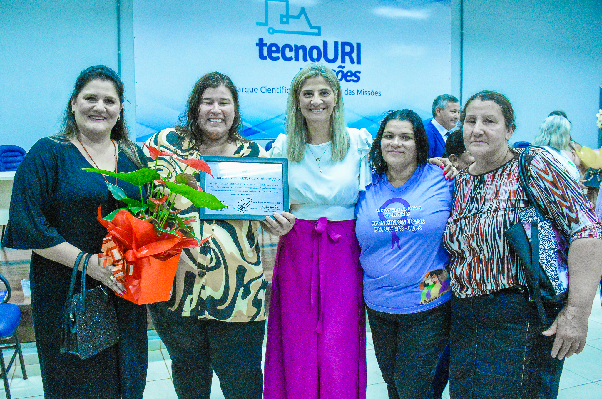 Legislativo realiza entrega do Título Mulher Cidadã para 15 mulheres, indicadas pelos vereadores da Casa