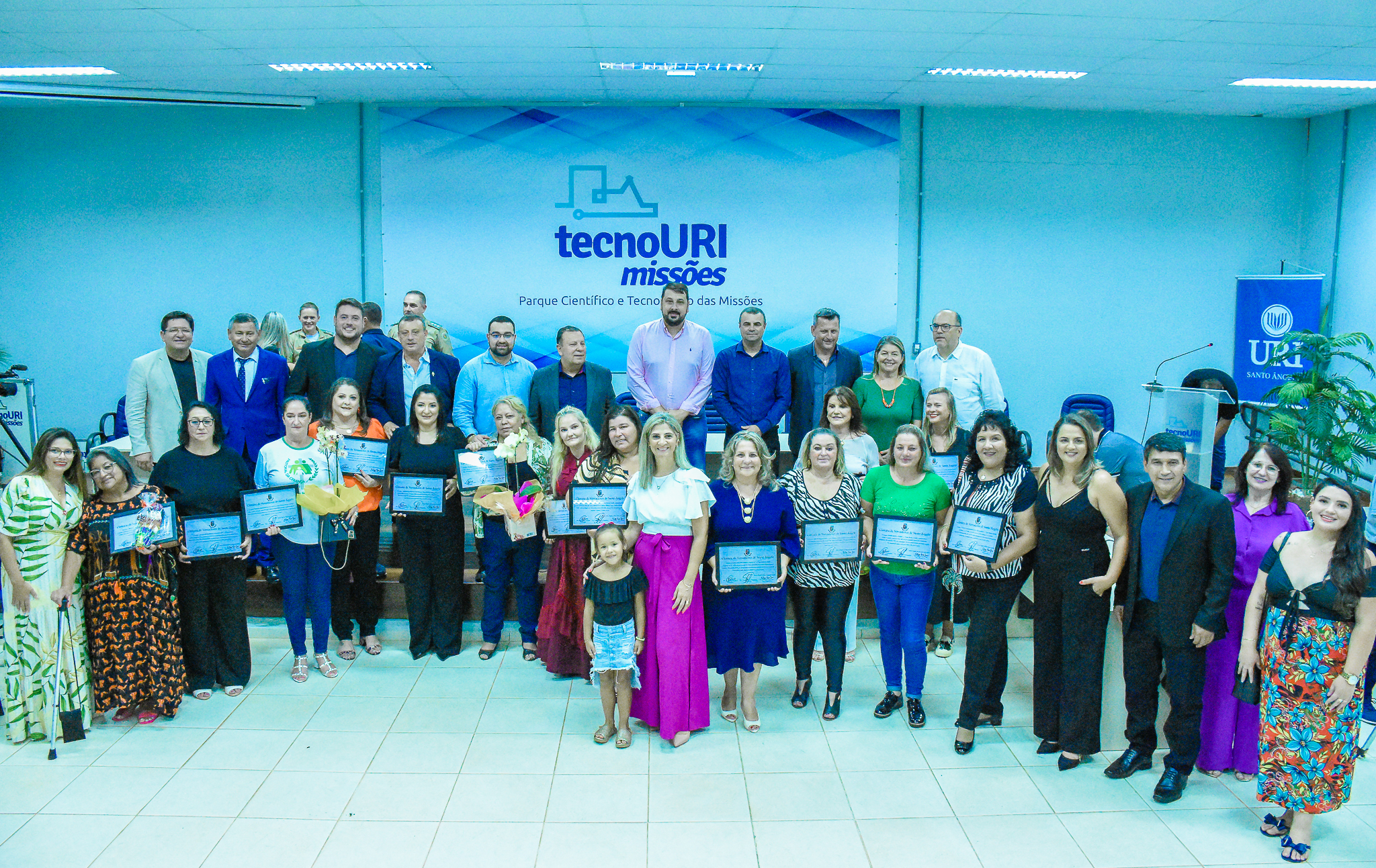 Legislativo realiza entrega do Título Mulher Cidadã para 15 mulheres, indicadas pelos vereadores da Casa