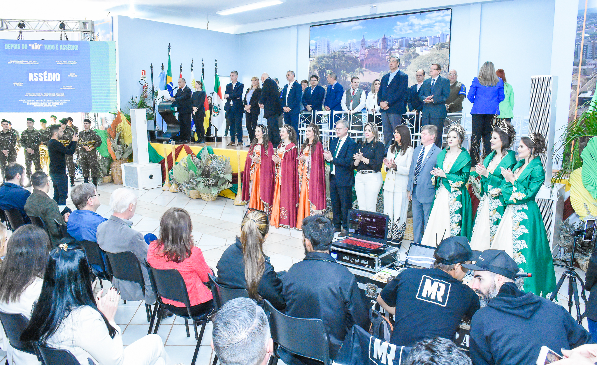 Legislativo prestigia a abertura da 20° edição da Fenamilho Internacional