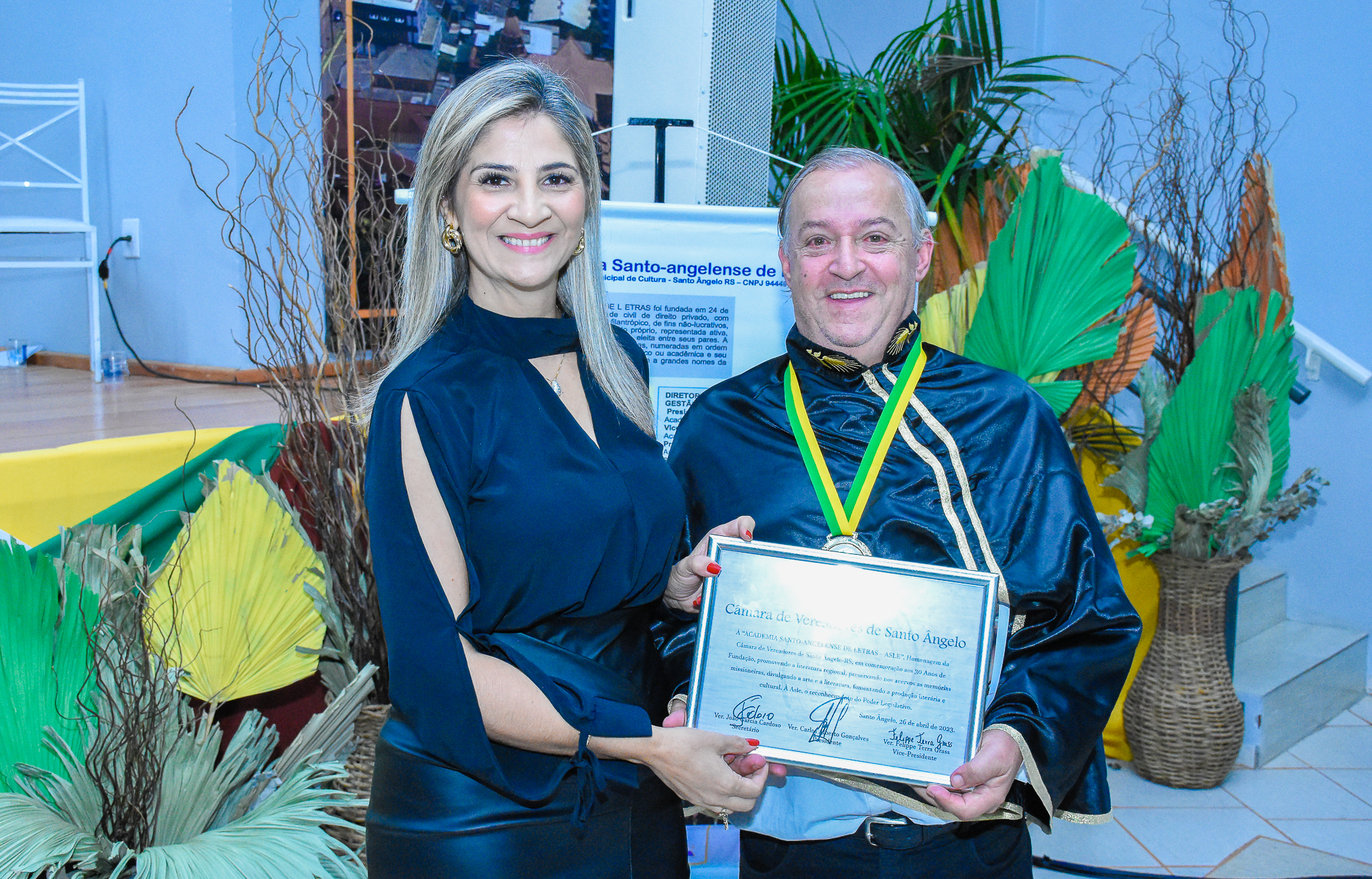 Legislativo realizou sessão especial em homenagem aos 30 anos da Academia Santo-Angelense de Letras 