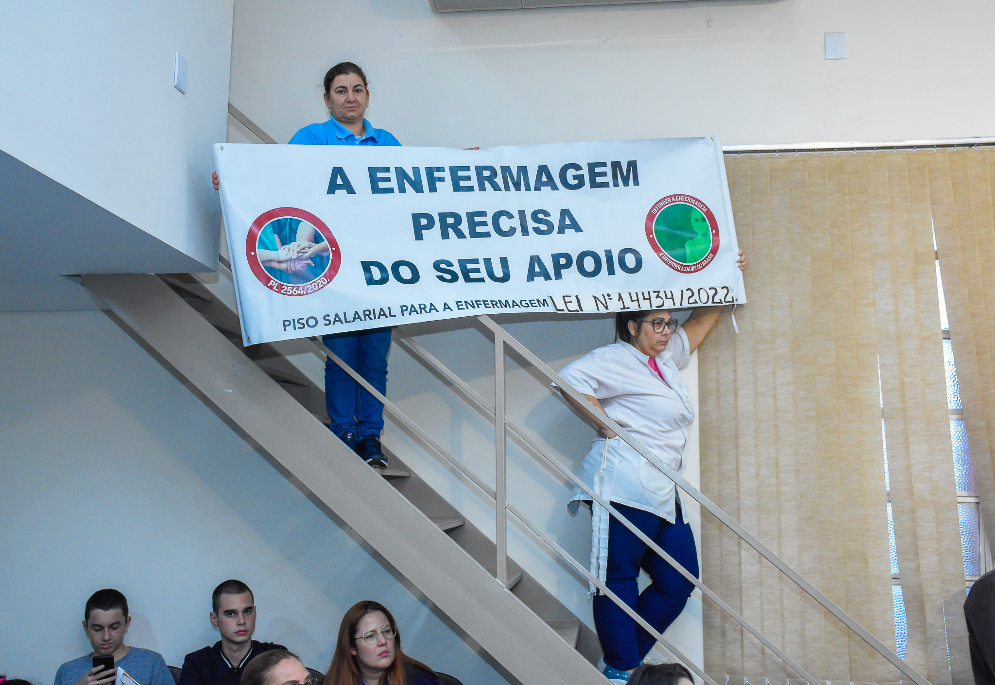 Aprovada em plenário moção a favor do piso nacional dos profissionais da enfermagem