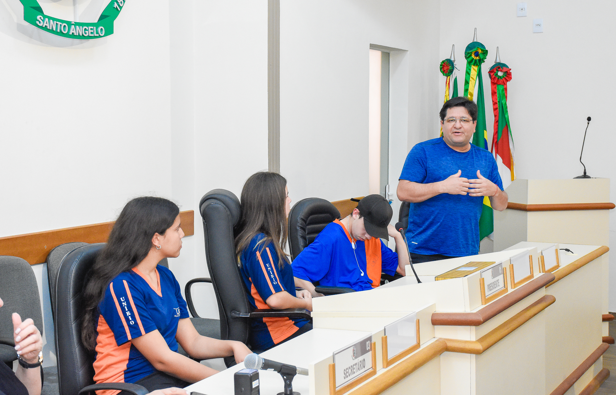 Alunos do 9º ano da Escola Unírio Carrera Machado - CIEP visitaram as dependências da Câmara de Vereadores