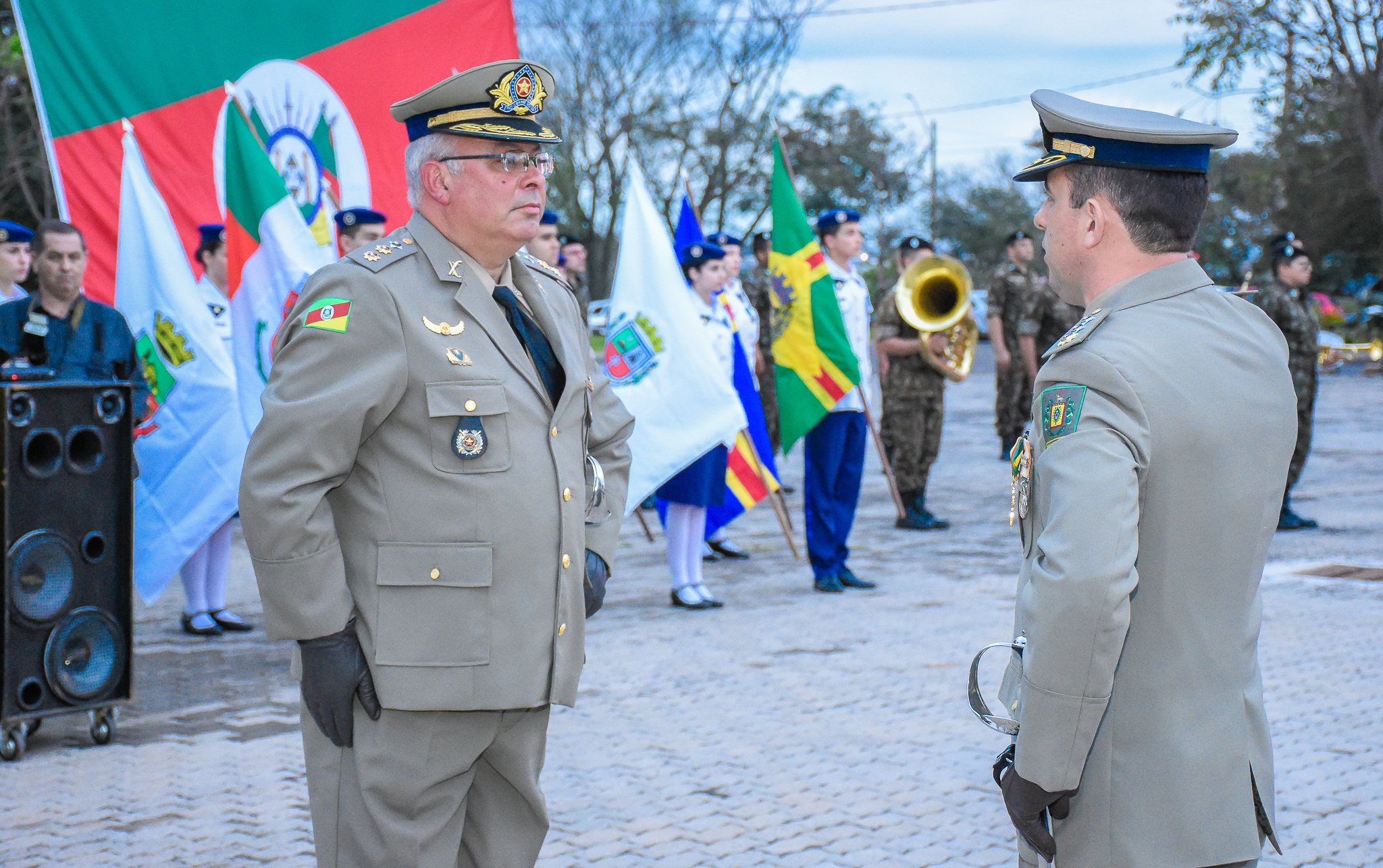 Presidente do Legislativo  Carlos Gonçalves prestigiou a solenidade de troca de comando do 7º RPMon