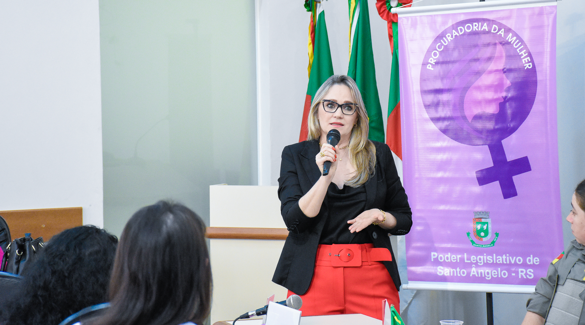 Procuradoria da Mulher através do Poder Legislativo realiza seminário sobre a campanha Agosto Lilás