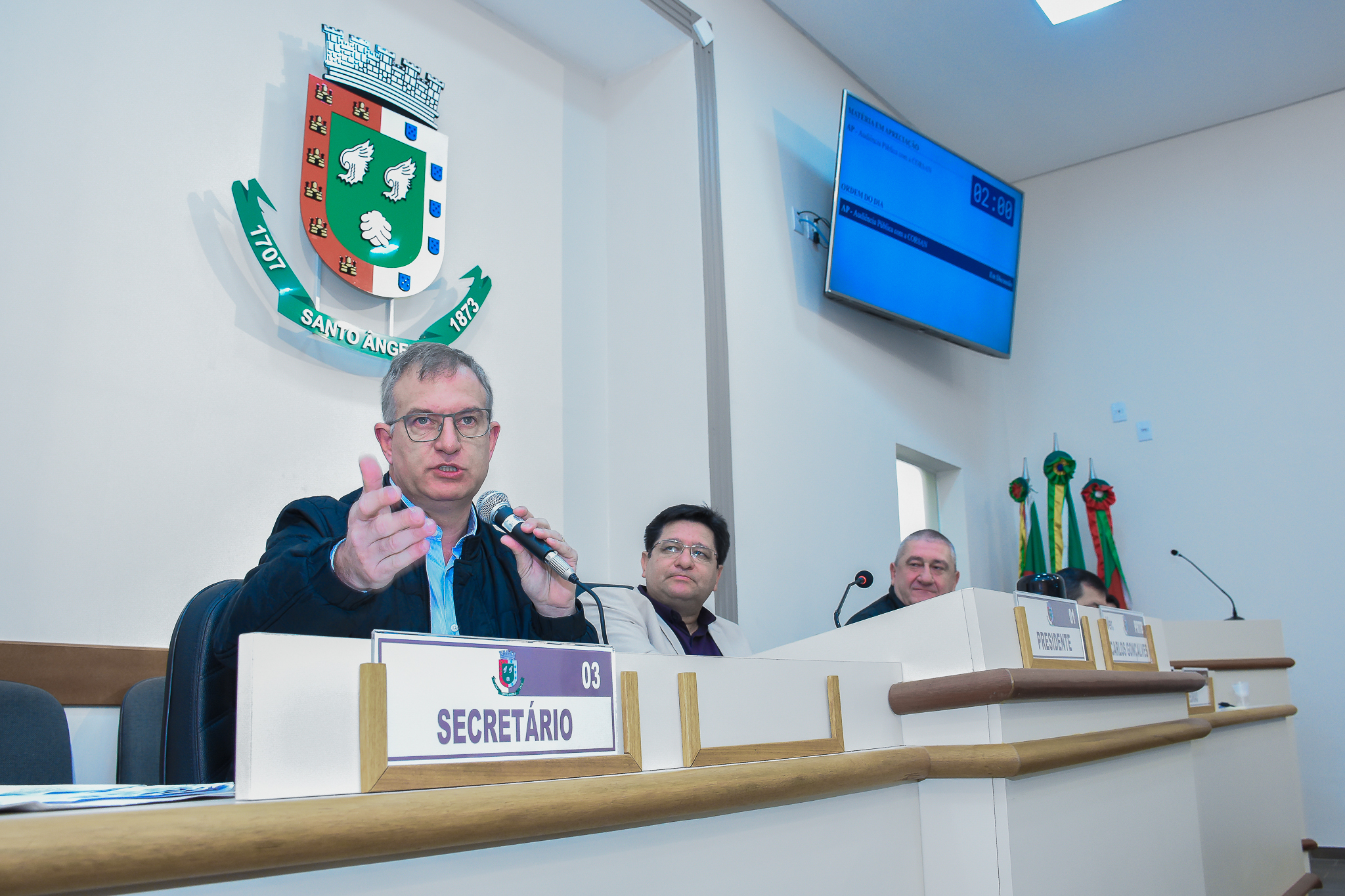 Legislativo realiza audiência pública com a CORSAN para tratar sobre a recuperação do asfalto na Rua Ernesto Dornelles 