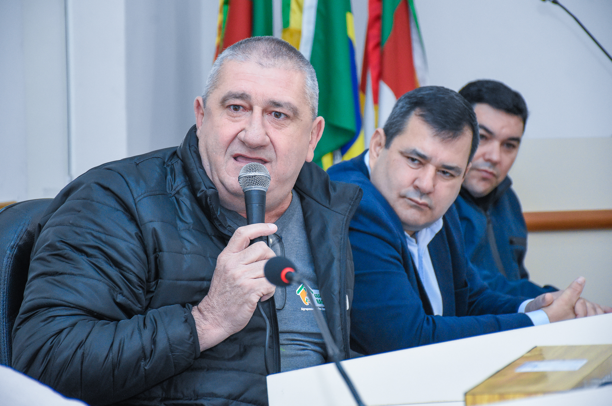 Legislativo realiza audiência pública com a CORSAN para tratar sobre a recuperação do asfalto na Rua Ernesto Dornelles 