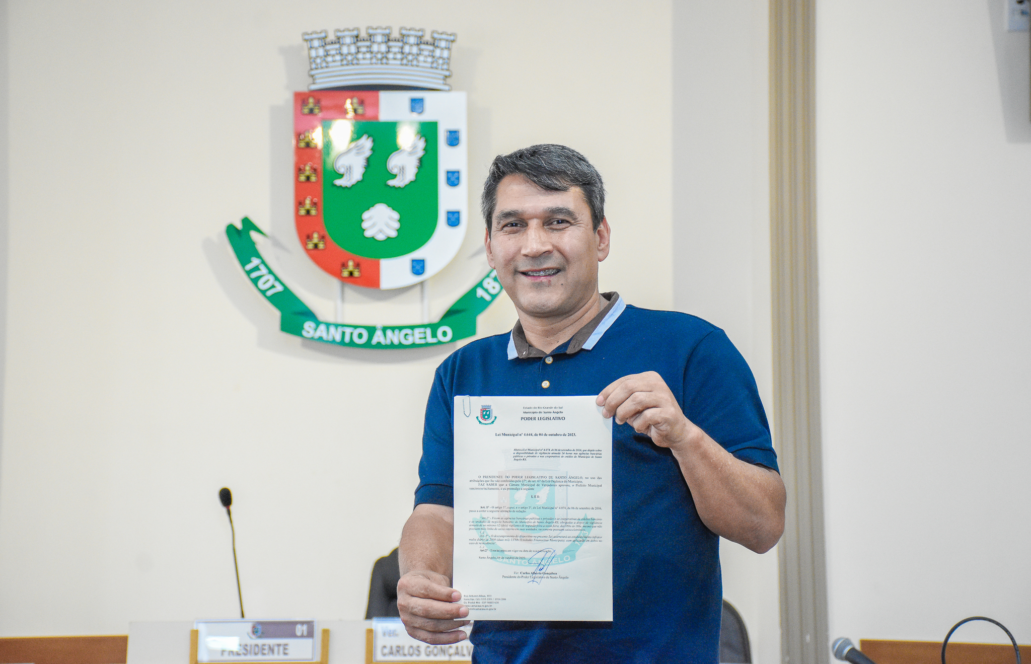 Presidente do Legislativo Carlos Gonçalves promulga lei de autoria do vereador João Cardoso (UNIÃO)