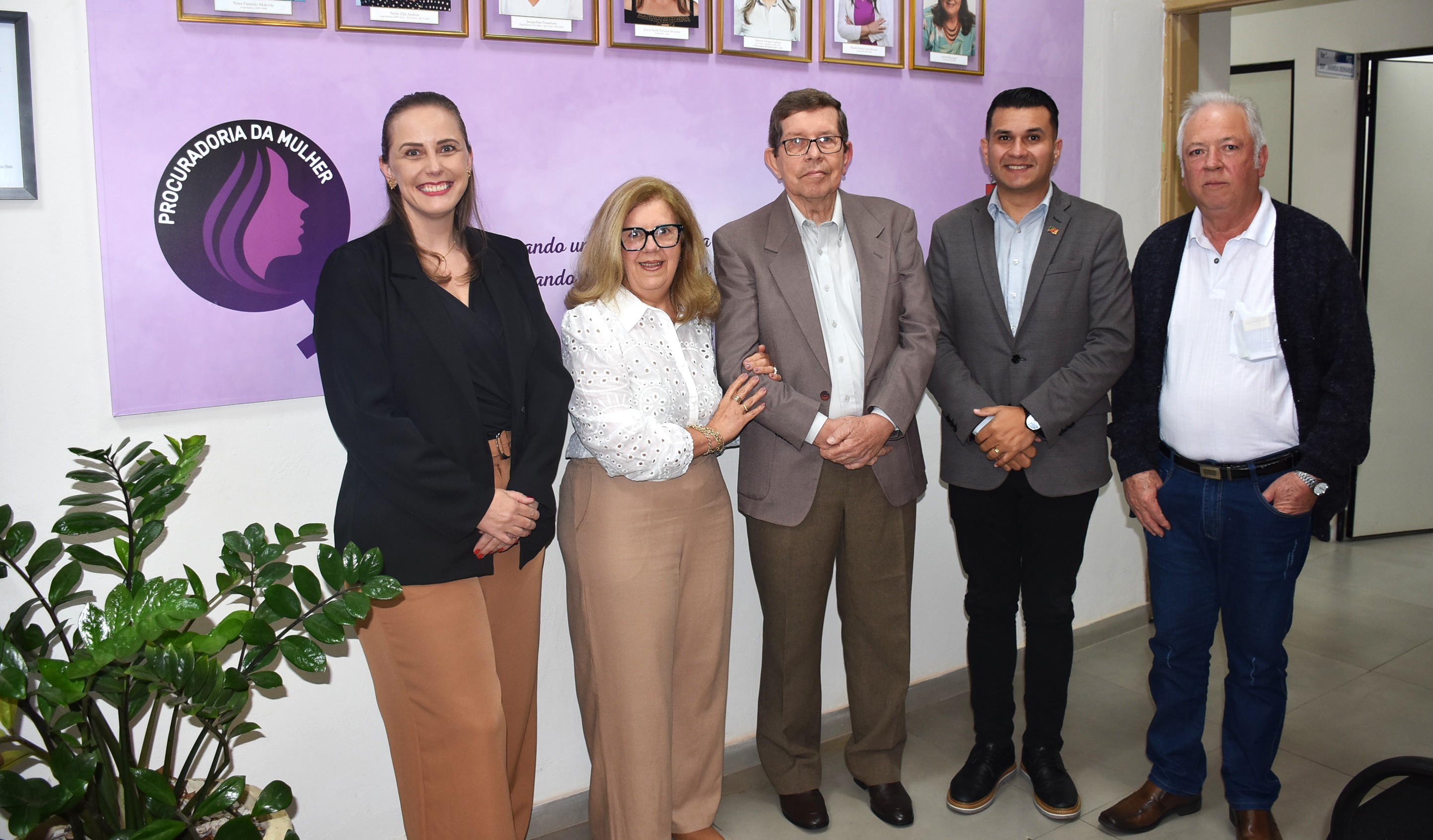 Câmara de Santo Ângelo homenageia médico Mario Schmidt pelos 50 anos de trajetória profissional na medicina do trabalho