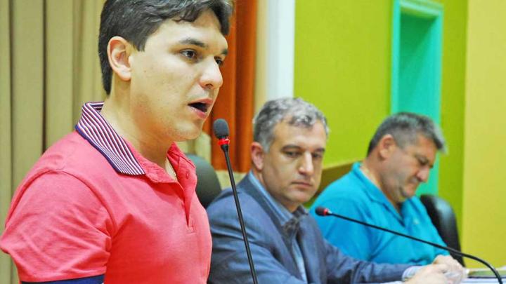 Professor de Educa&ccedil;&atilde;o F&iacute;sica nas s&eacute;ries iniciais e Programa Sa&uacute;de na Escola: