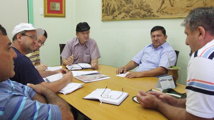 Comiss&atilde;o representativa d&aacute; sequ&ecirc;ncia aos trabalhos no Legislativo