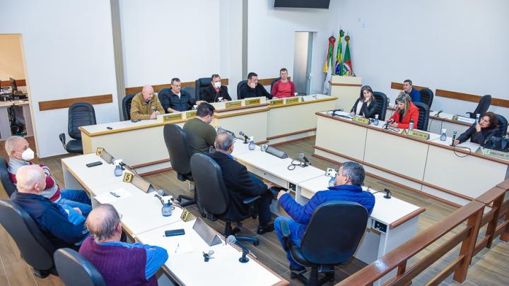 Legislativo realiza reuni&atilde;o para tratar da situa&ccedil;&atilde;o dos lares de idosos no Munic&iacute;pio