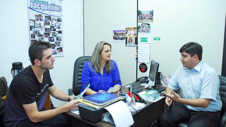 Vereadora Jacqueline recebe vice-presidente do SERGS