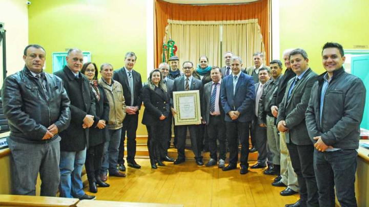 Desembargador &Iacute;caro Carvalho de Bem Os&oacute;rio recebe t&iacute;tulo de Cidad&atilde;o Honor&aacute;rio do munic&iacute;pio de Santo &Acirc;ngelo