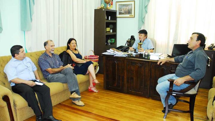 Sindicato dos Municip&aacute;rios apresenta reivindica&ccedil;&otilde;es da classe