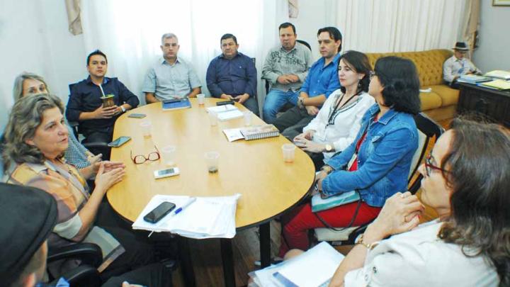 Projetos pelo desenvolvimento integral da crian&ccedil;a s&atilde;o debatidos na C&acirc;mara 