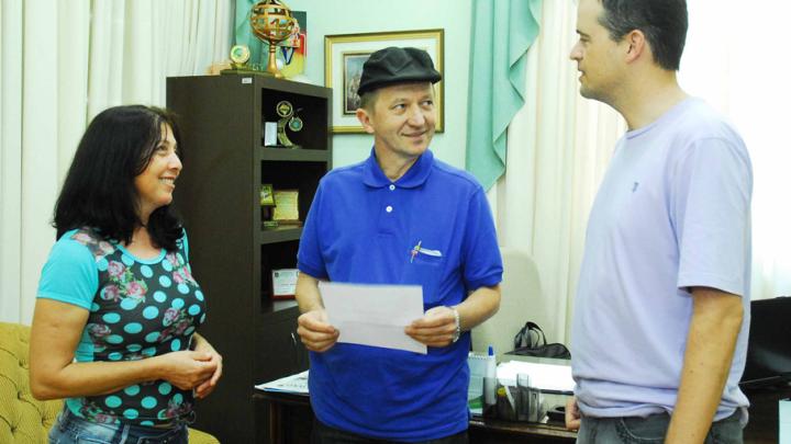 Presidente do Legislativo recebe convite para Festa do Mel&atilde;o
