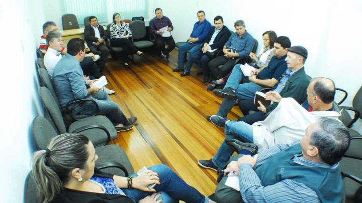 Vereadores participam de reuni&atilde;o com representantes da Corsan e do Minist&eacute;rio P&uacute;blico Estadual
