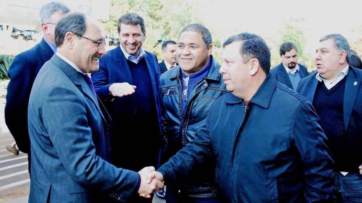 Demandas da regi&atilde;o tiveram destaque durante encontro entre o vereador Vando e o Governador do Estado