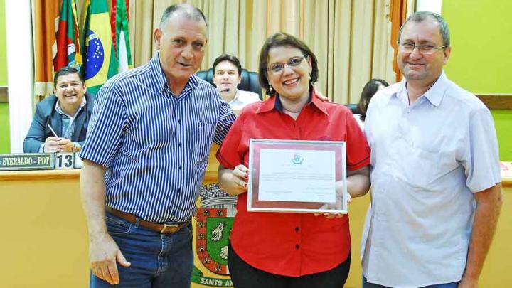 Legislativo Municipal presta homenagem ao I.E.E Od&atilde;o Felippe Pippi