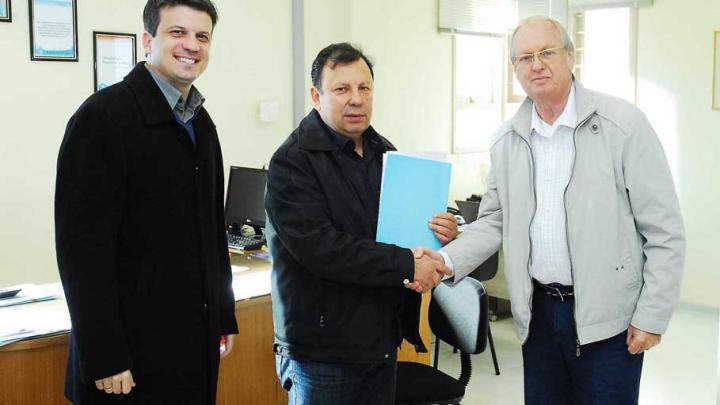 Vereador Vando e Bruno Hesse confirmam dep&oacute;sito de 2,5 milh&otilde;es para o HSA