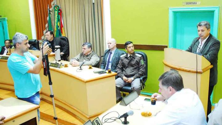 Equipe envolvida no Revezamento da Tocha Ol&iacute;mpica em Santo &Acirc;ngelo &eacute; destaque durante sess&atilde;o especial no Poder Legislativo