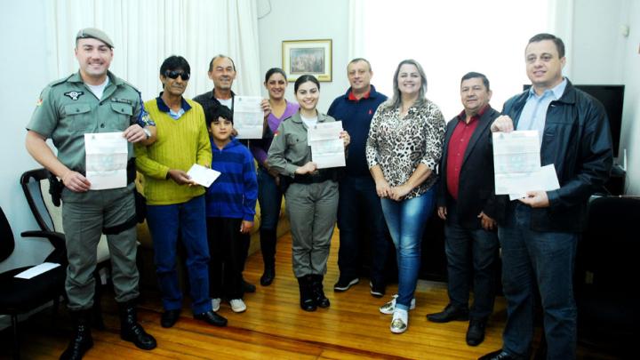 Mo&ccedil;&atilde;o de Aplausos &eacute; concedida aos integrantes do Grupo Musical Amigos da Brigada 