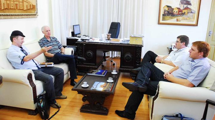 Presidente do Legislativo articula oferta de curso para habilita&ccedil;&atilde;o de balseiros