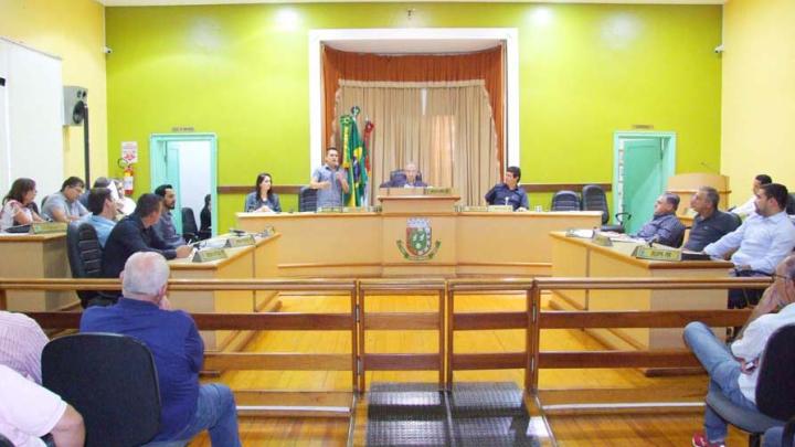 Na primeira sess&atilde;o ordin&aacute;ria do ano, vereadores aprovam mat&eacute;rias e falam de suas metas para a atual legislatura