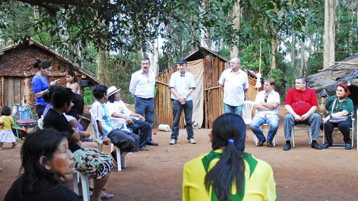 &Iacute;ndios guaranis reivindicam &aacute;rea para o cultivo de seus alimentos