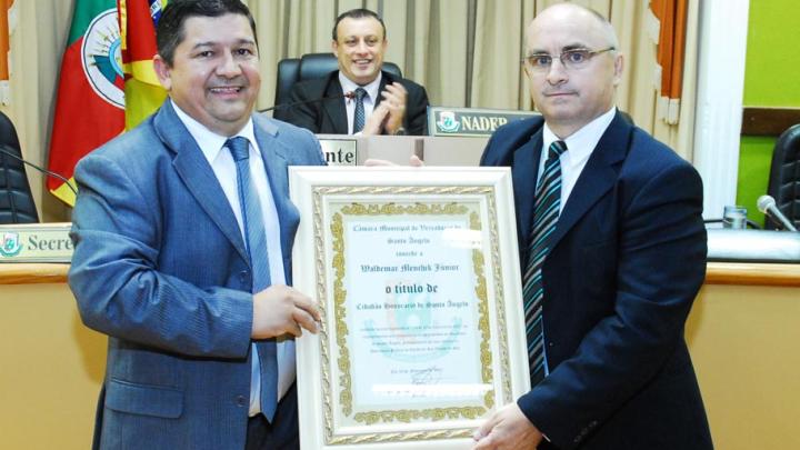 Defensor P&uacute;blico Waldemar Menchik J&uacute;nior recebe t&iacute;tulo de Cidad&atilde;o Honor&aacute;rio de Santo &Acirc;ngelo