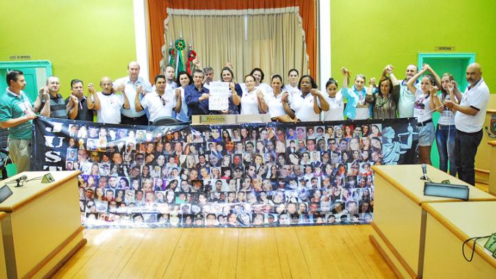 Associa&ccedil;&atilde;o das Fam&iacute;lias das V&iacute;timas da Trag&eacute;dia de Santa Maria instalam n&uacute;cleo em SA e clamam por justi&ccedil;a