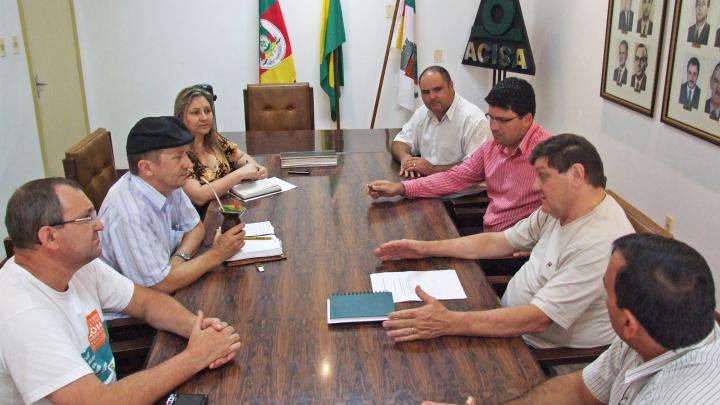 Na ACISA, Presidente do Legislativo discute projetos e a&ccedil;&otilde;es para Santo &Acirc;ngelo.